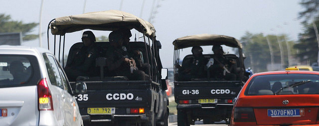 Article : Côte d&rsquo;Ivoire : y’a rien à dire… l’armée veille sur nous
